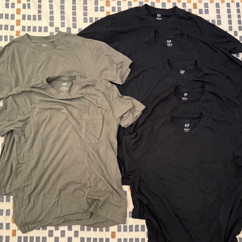 7 GAP Men's Small Black and Green Every Day Soft Pocket Short Sleeve Tees